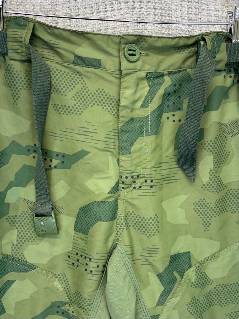 Endura Humvee Baggy Mountain Bike Shorts Mens XL Green Camo Cycling Trail EUC - Picture 2 of 8